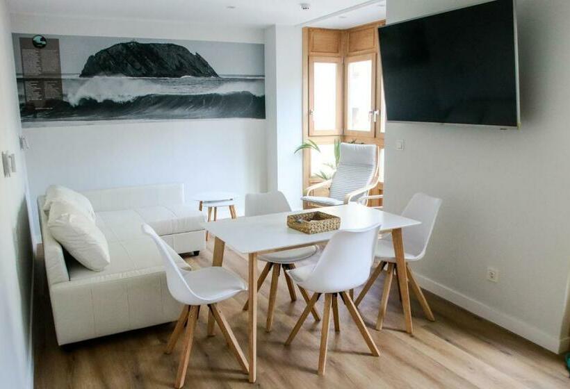 Apartamentos Mundaka Surf Camp