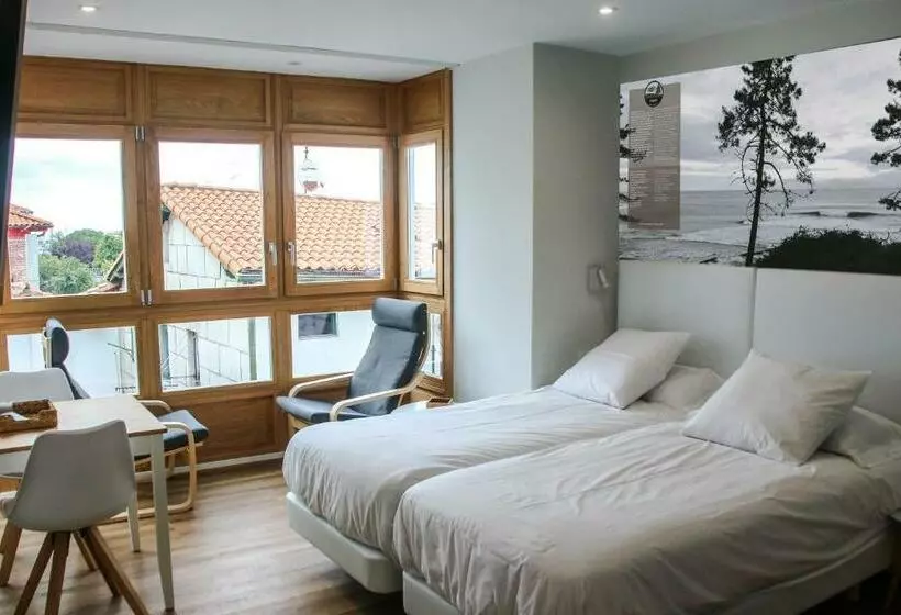 Apartamentos Mundaka Surf Camp