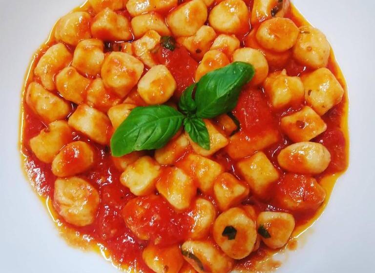 ベッドアンドブレックファースト Locanda Osteria La Milonga