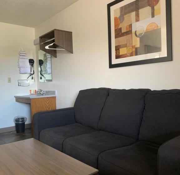 Отель Lakes Area Inn