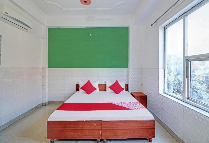 בית מלון כפרי Spot On Relax Inn