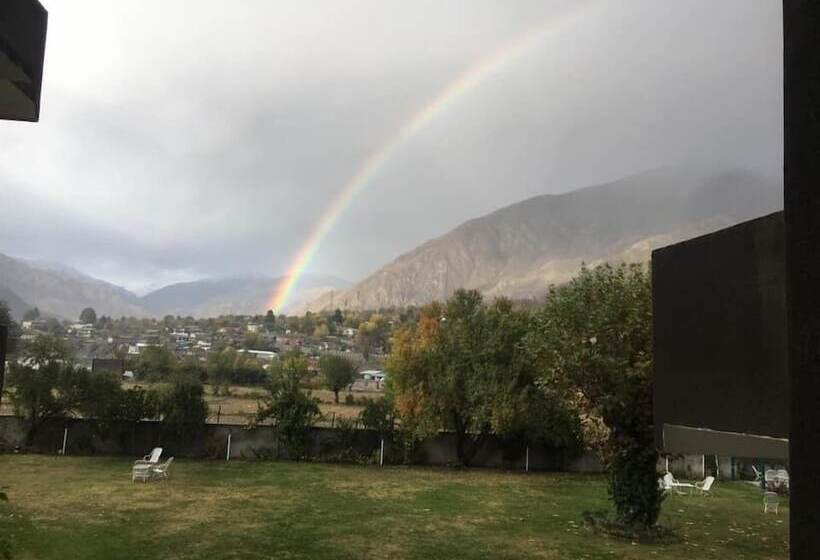 هتل Tirch Mir View  Chitral