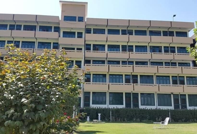 هتل Tirch Mir View  Chitral