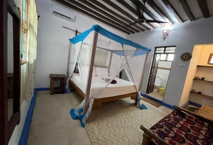 Chikachika Beach B&b