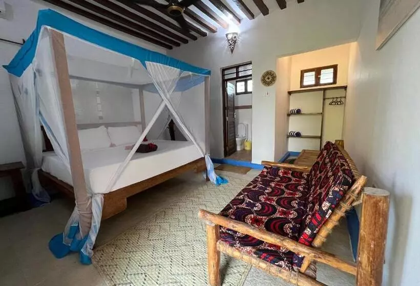Chikachika Beach B&b