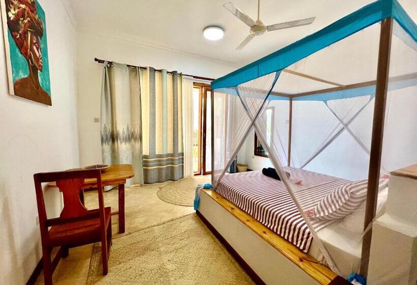 Chikachika Beach B&b