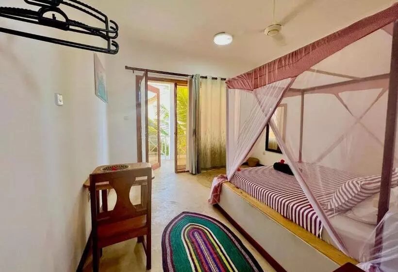 Chikachika Beach B&b
