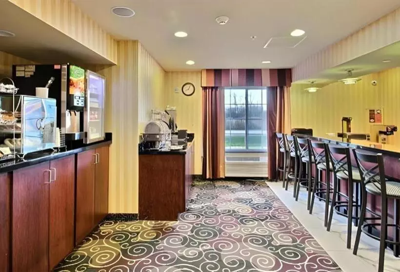 Hotelli Americinn By Wyndham Oshkosh