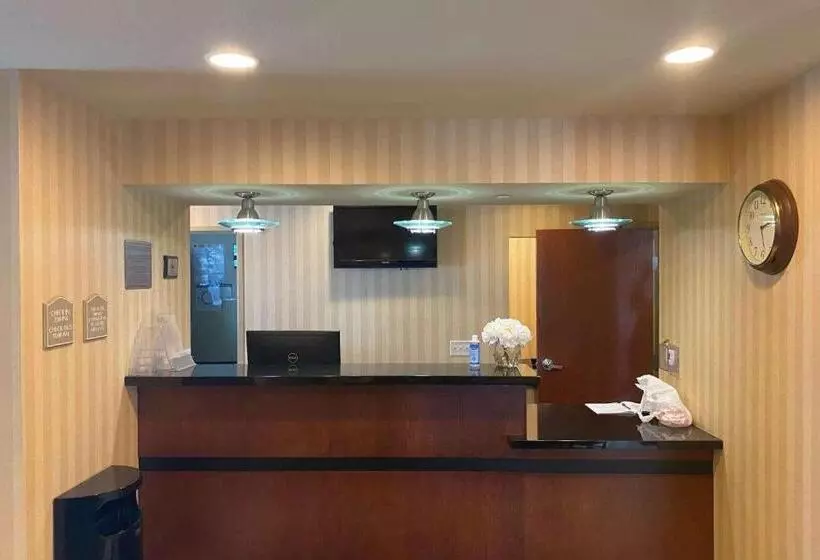 Hotelli Americinn By Wyndham Oshkosh