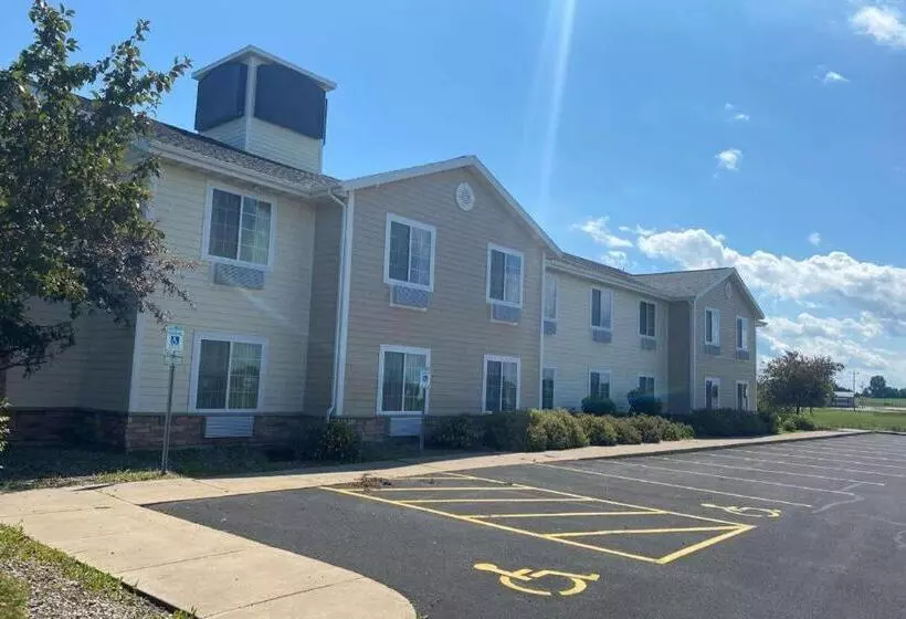 Hotelli Americinn By Wyndham Oshkosh