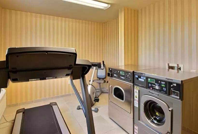 Hotelli Americinn By Wyndham Oshkosh