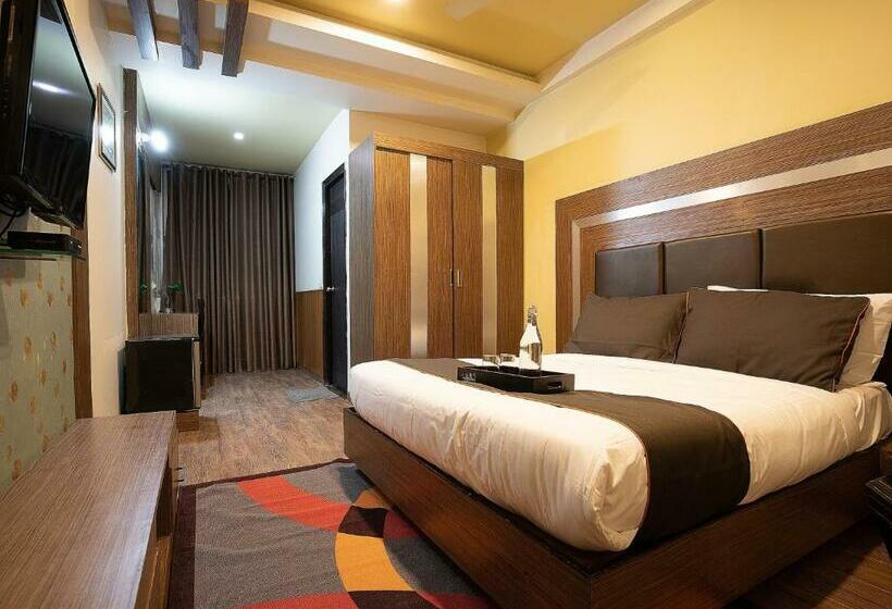 Hotel Oyo 80824 Collection O Vrindavan Regency