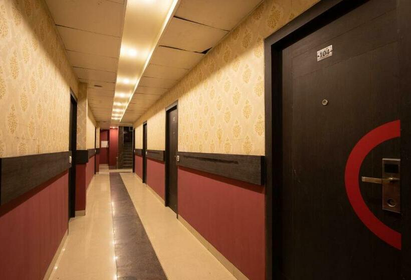 Hotel Oyo 80824 Collection O Vrindavan Regency