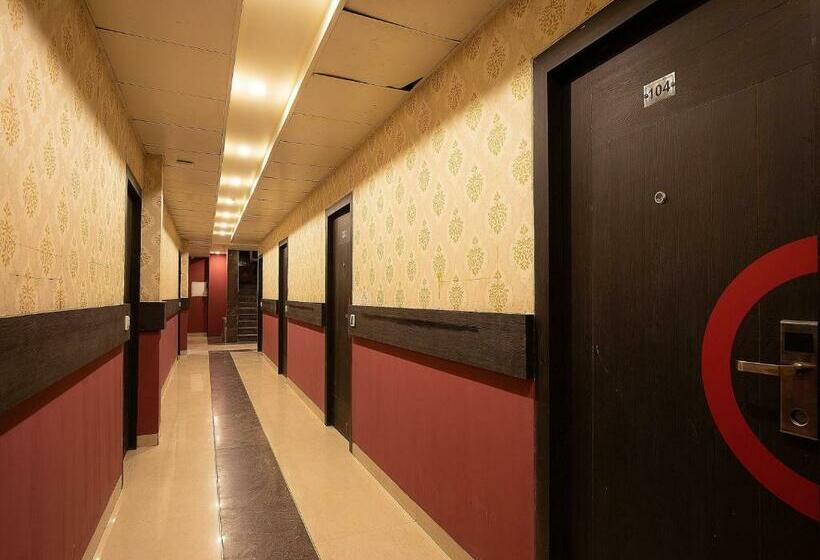 Hotel Oyo 80824 Collection O Vrindavan Regency