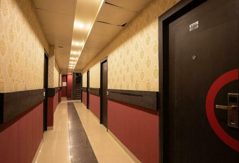 Hotel Oyo 80824 Collection O Vrindavan Regency