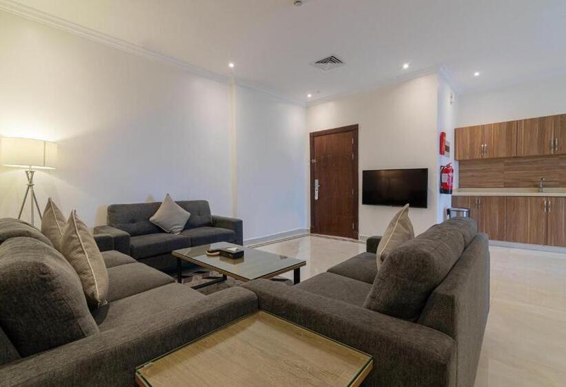 The Gate Hotel And Apartments