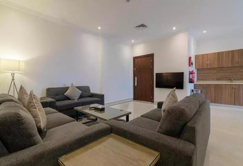 The Gate Hotel And Apartments