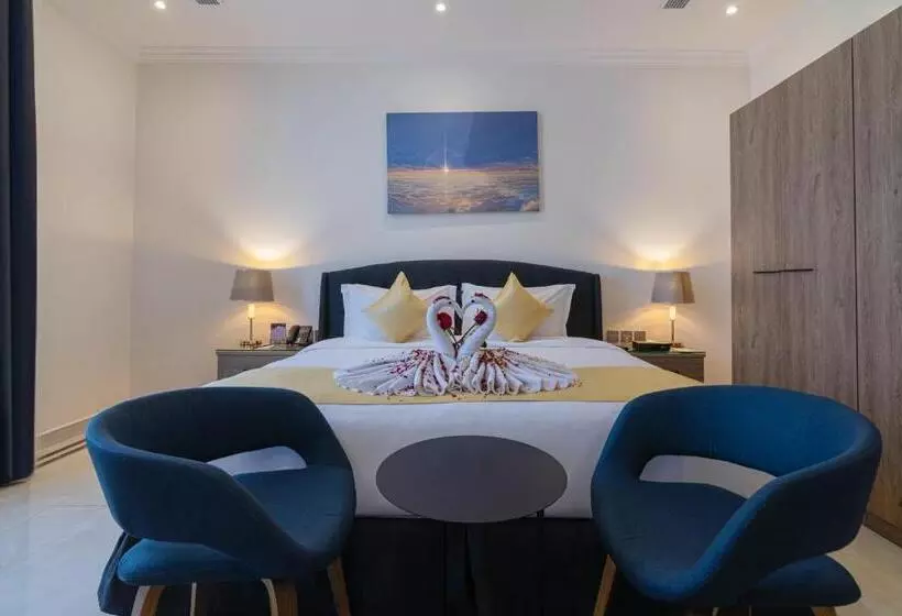 The Gate Hotel And Apartments