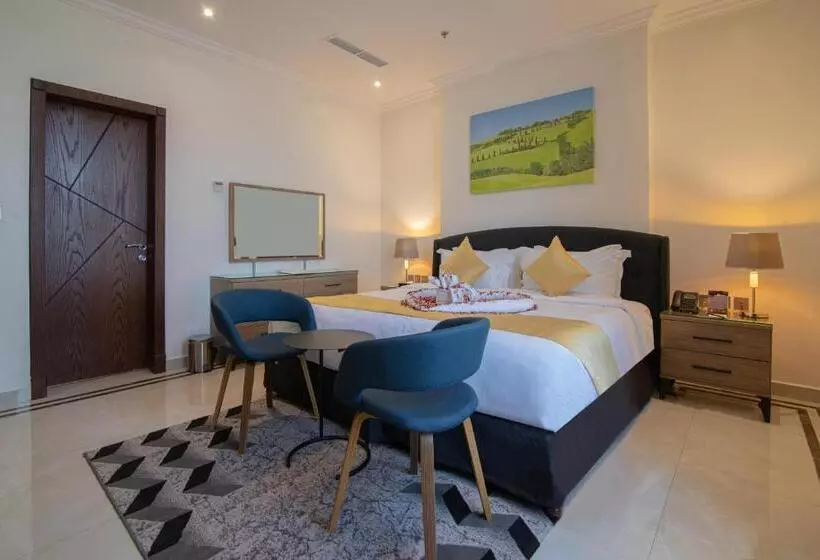 The Gate Hotel And Apartments