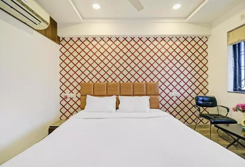 ホテル Vaccinated Staff  Oyo Collection O  Parinda Lounge And Restaurant