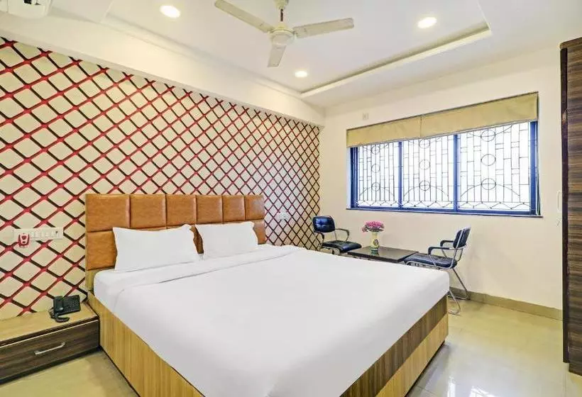 ホテル Vaccinated Staff  Oyo Collection O  Parinda Lounge And Restaurant