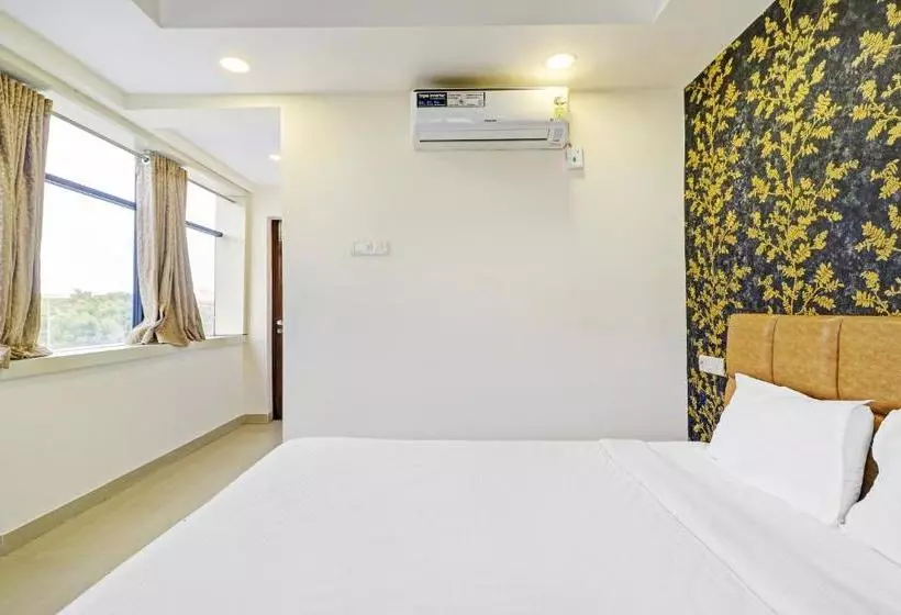 ホテル Vaccinated Staff  Oyo Collection O  Parinda Lounge And Restaurant