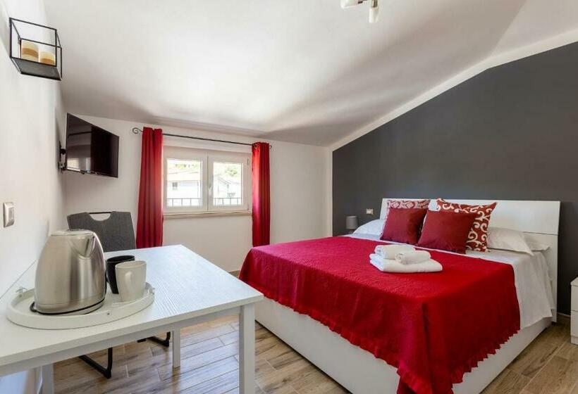 ペンション Cadoni Guest House