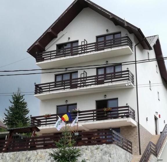 ペンション Sport Avalanche