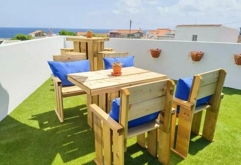 Retkeilymaja Farol Guesthouse