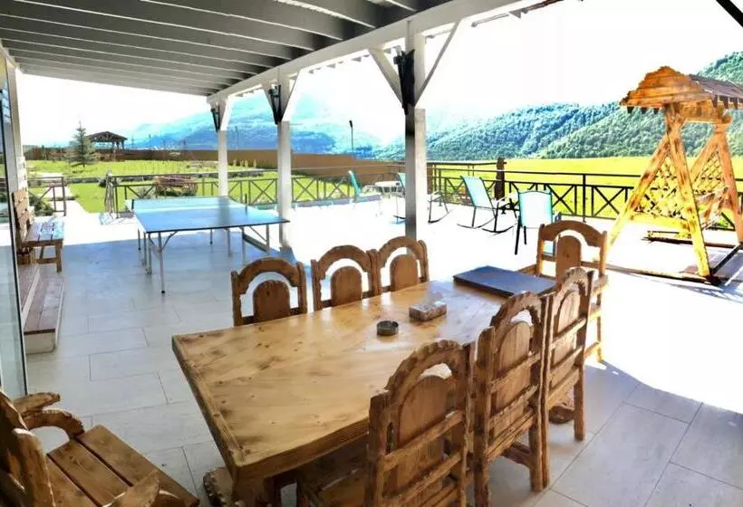 ホテル Cottage Chalet And Tours