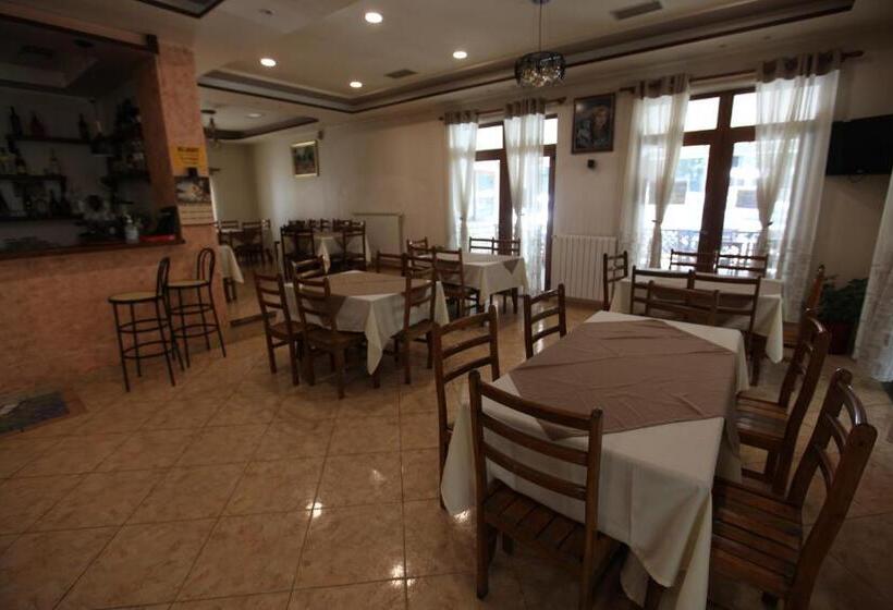 هتل Bujtina Uji I Panjes, Log Cabins