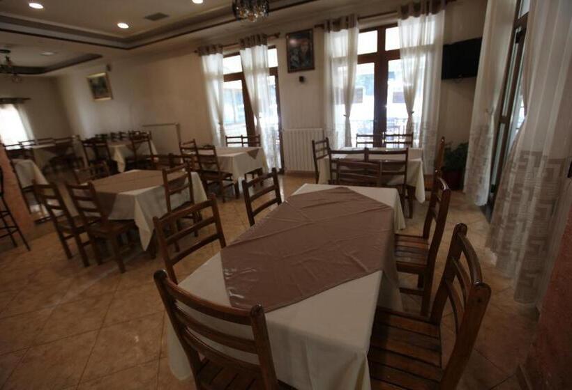 هتل Bujtina Uji I Panjes, Log Cabins