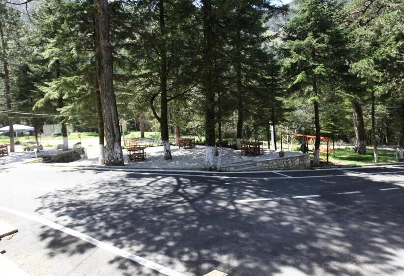 هتل Bujtina Uji I Panjes, Log Cabins