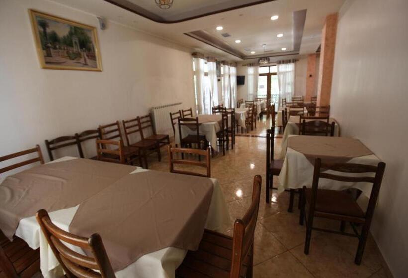 هتل Bujtina Uji I Panjes, Log Cabins