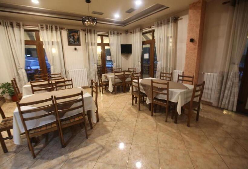 هتل Bujtina Uji I Panjes, Log Cabins