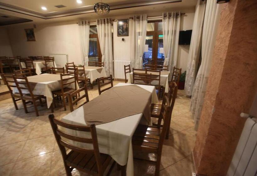 هتل Bujtina Uji I Panjes, Log Cabins