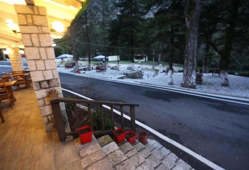 هتل Bujtina Uji I Panjes, Log Cabins