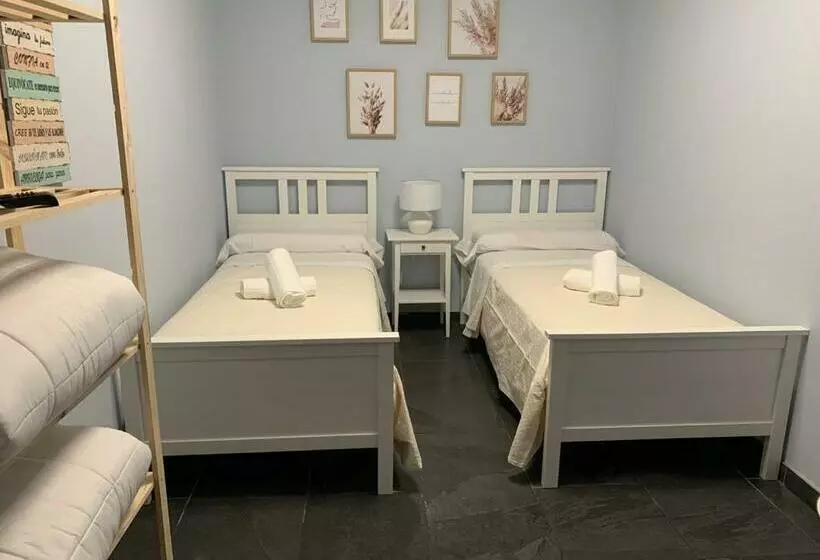 Hostel & Rooms O Albergue Da Meiga