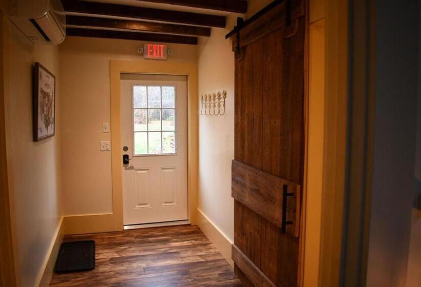 펜션 Brook Road Inn