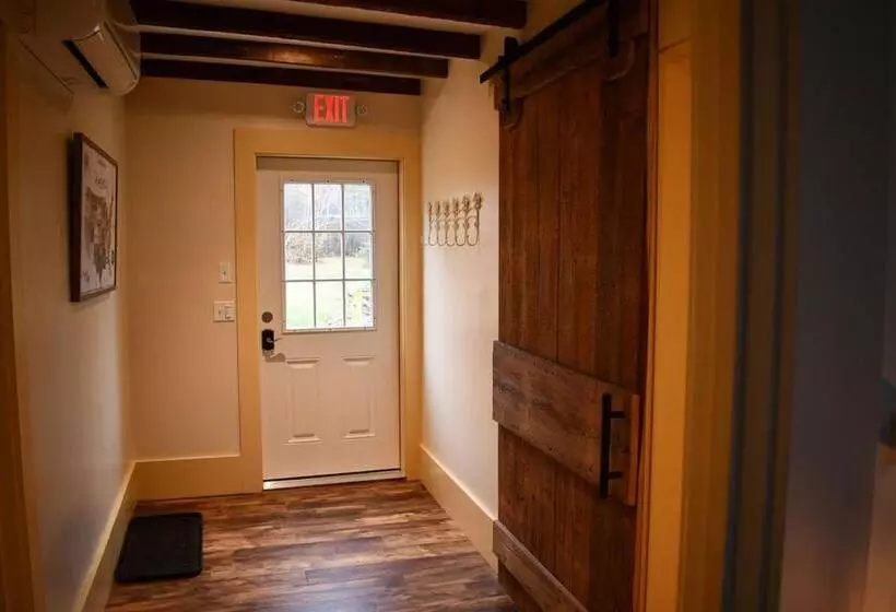 Majatalo Brook Road Inn