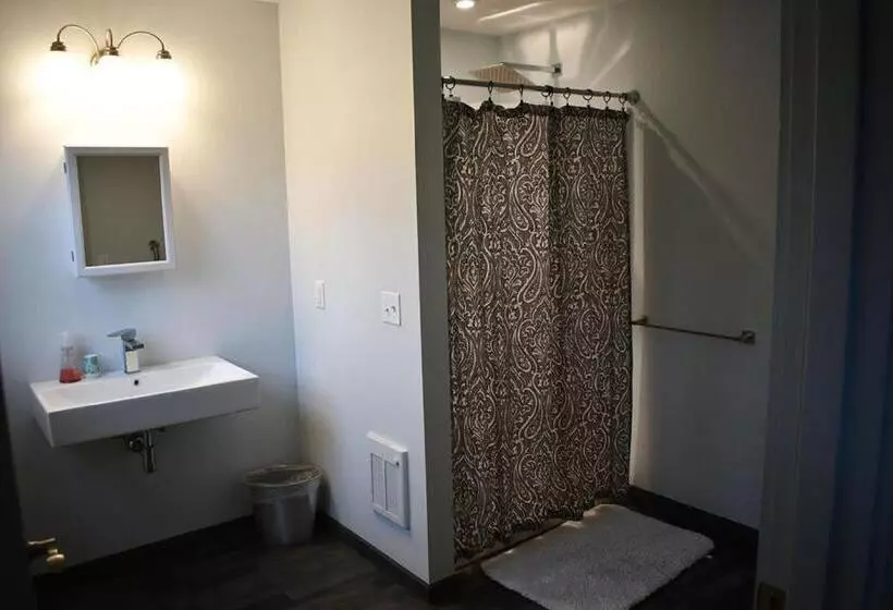 Majatalo Brook Road Inn