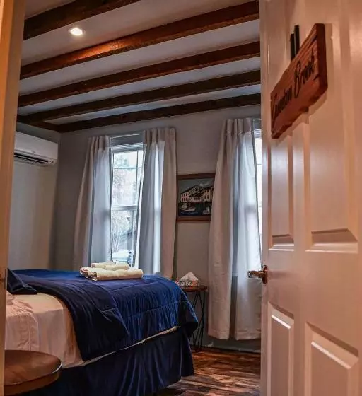 Majatalo Brook Road Inn