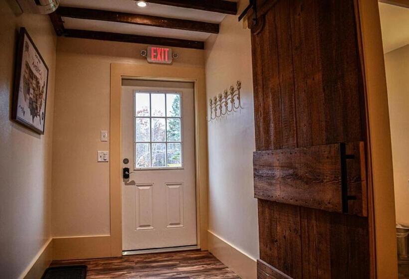 펜션 Brook Road Inn