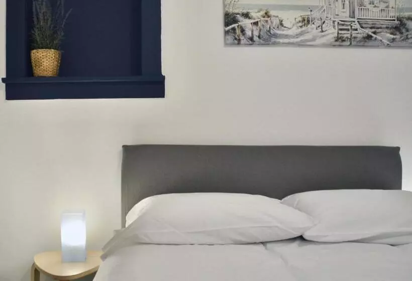 پانسیون Roost Hill Guest House   Free Parking