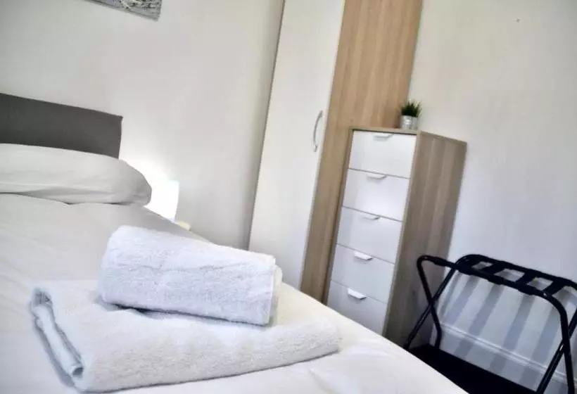 پانسیون Roost Hill Guest House   Free Parking