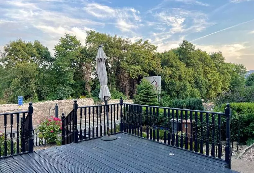 پانسیون Roost Hill Guest House   Free Parking