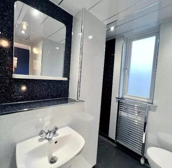 پانسیون Roost Hill Guest House   Free Parking