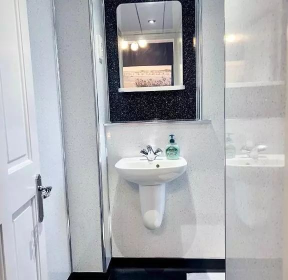 پانسیون Roost Hill Guest House   Free Parking