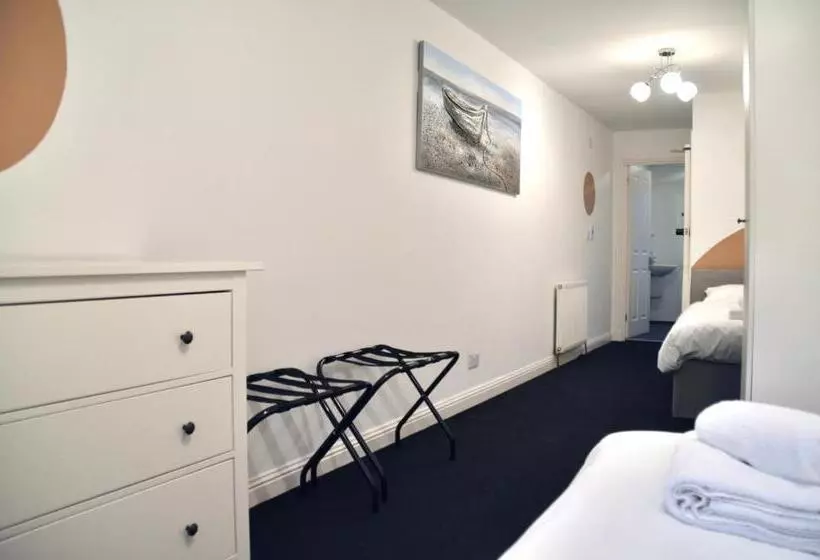 پانسیون Roost Hill Guest House   Free Parking