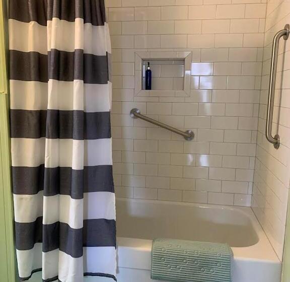 פנסיון Wind In The Willows Overnight